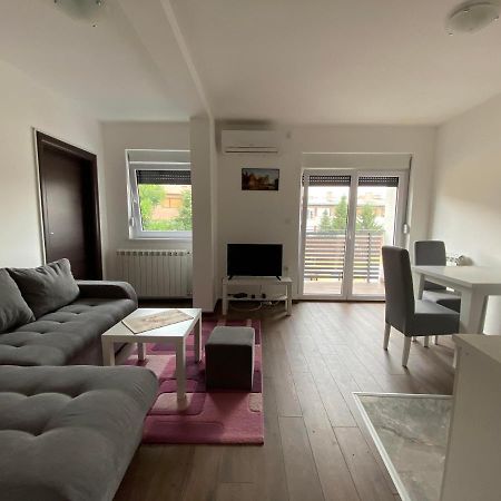 Dom Apartmani 크라구예바츠 외부 사진