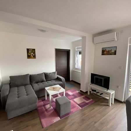 Dom Apartmani 크라구예바츠 외부 사진